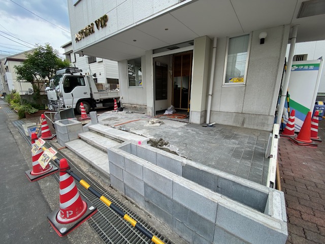 【改装工事】玄関の土間打ち工事（協力会社T君＆R君＆S君、ありがとう😊）